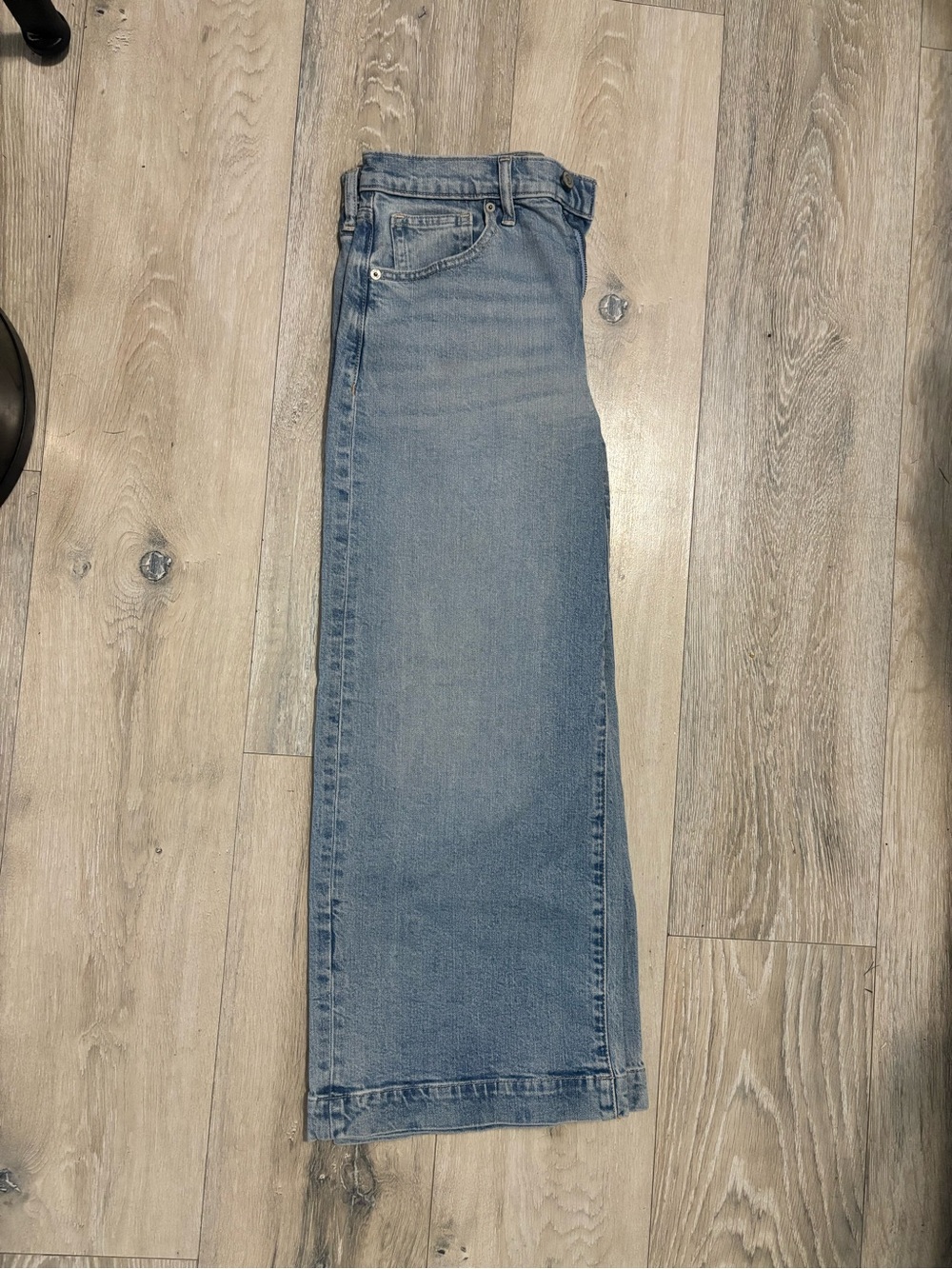 GAP Women’s wide Leg crop Jeans in Light Blue